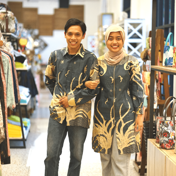 Batik Sarimbit Biru Pria/Wanita - Image 2