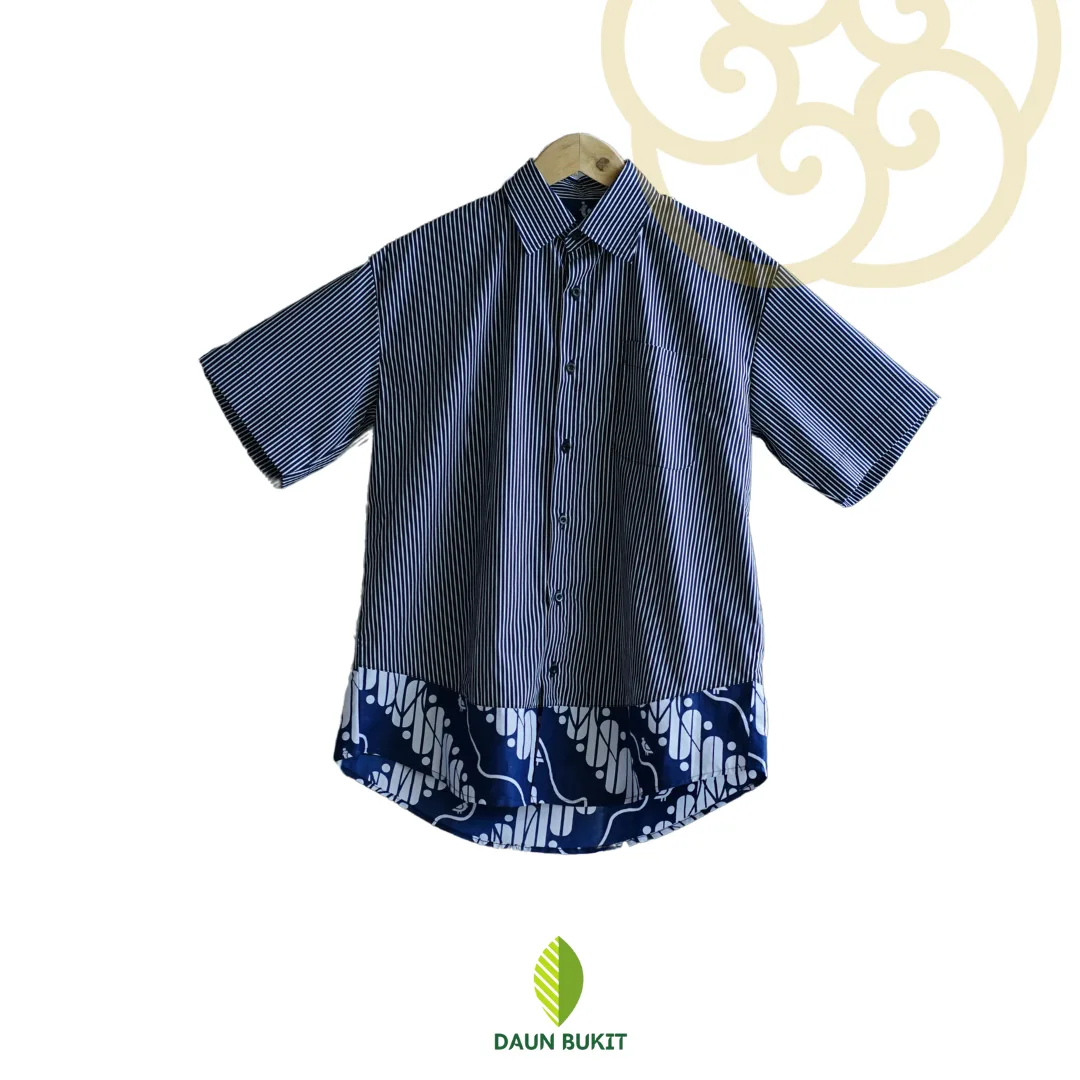 Foto Kemeja Salur Stripe Hitam Mix Batik Pria Oversize Premium Denmas Batik untuk kerja, ibadah, dan acara semi-formal