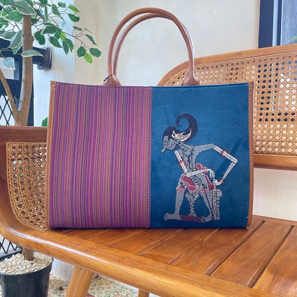 Tas Handcarry Lurik Wayang 30x40 - Image 3