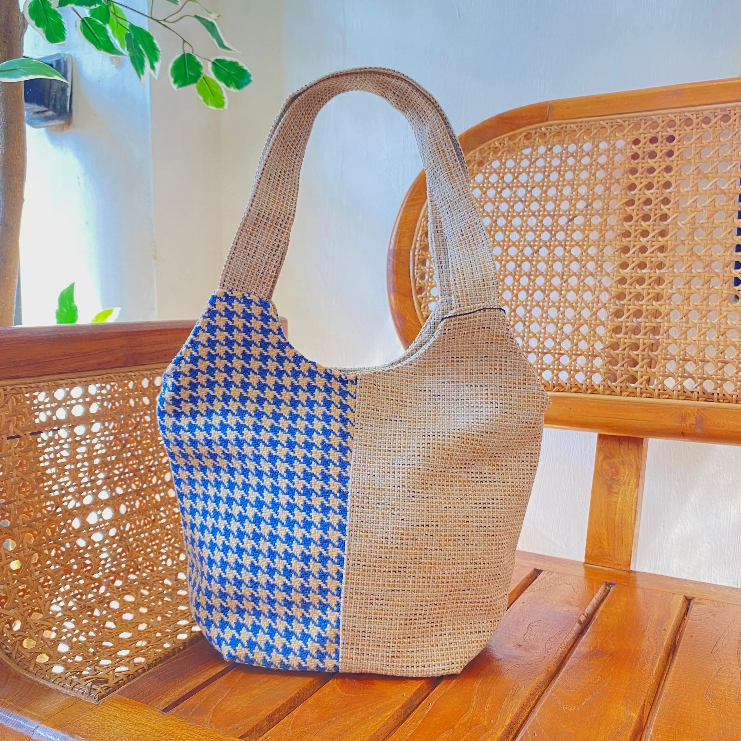 Tas Handcarry Wanita Goni Sintetis