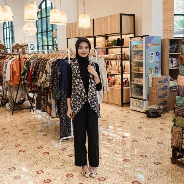 Outer Batik Wanita Dua Sisi - Image 4