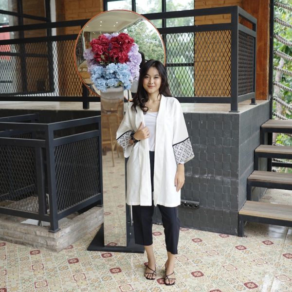 Outer Wanita