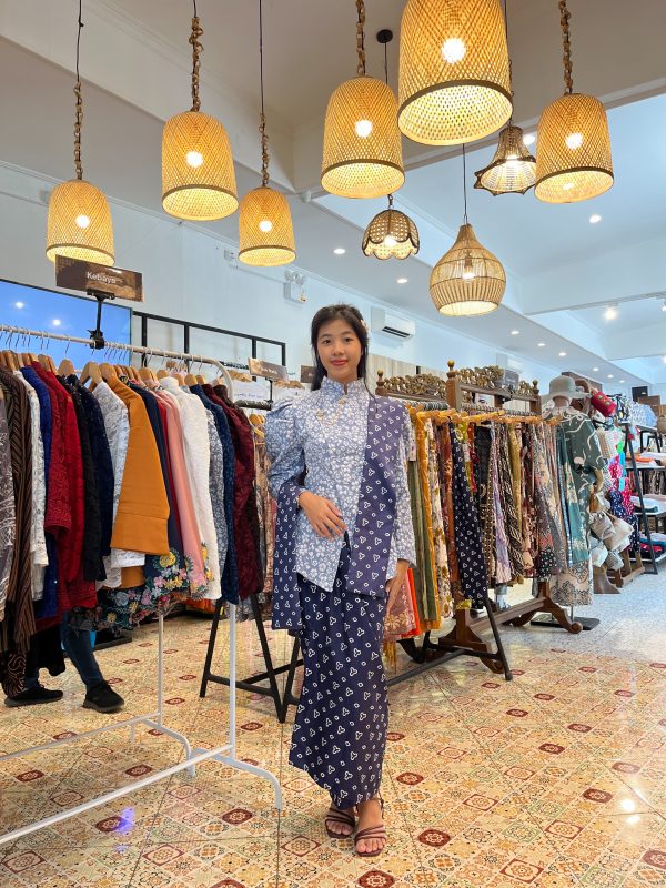 Batik Wanita - Kebaya Janggan Elegan