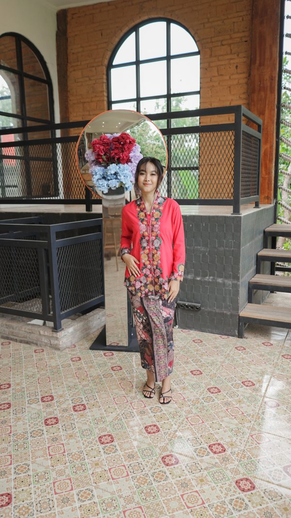 Detail Halus Kebaya Encim Bordir Bunga