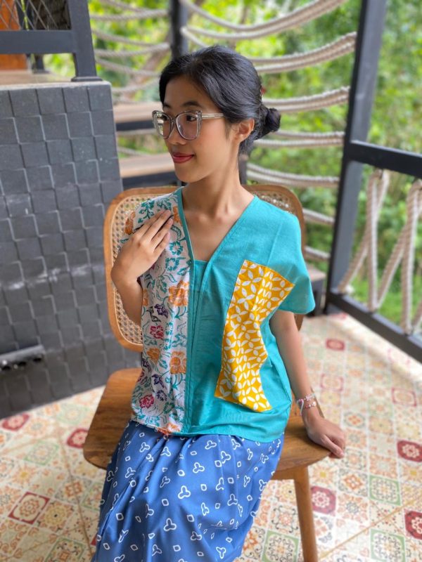 Detail Motif Dasira Blouse Batik Linen