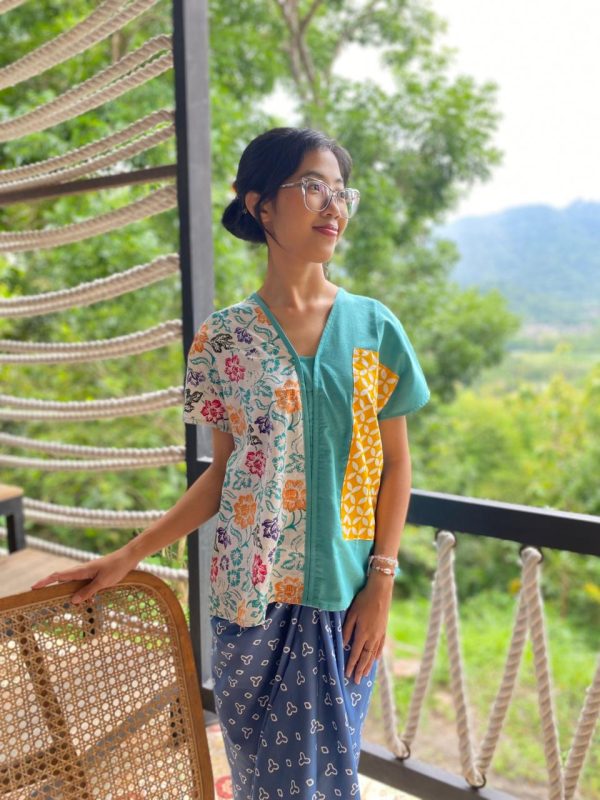 Elegansi Dasira Blouse Batik