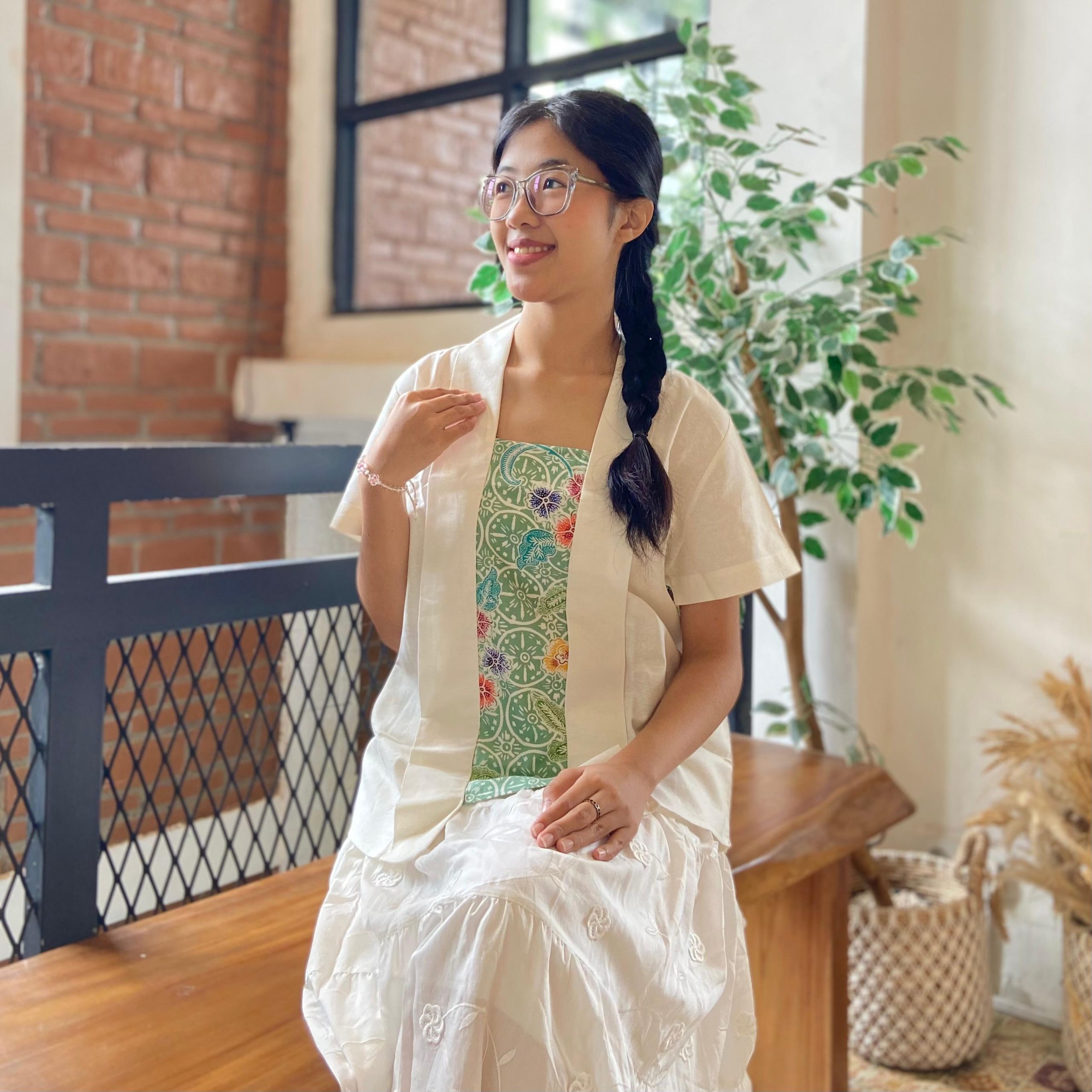 Batik Wanita - Asmita Blouse Kutubaru Batik Linen