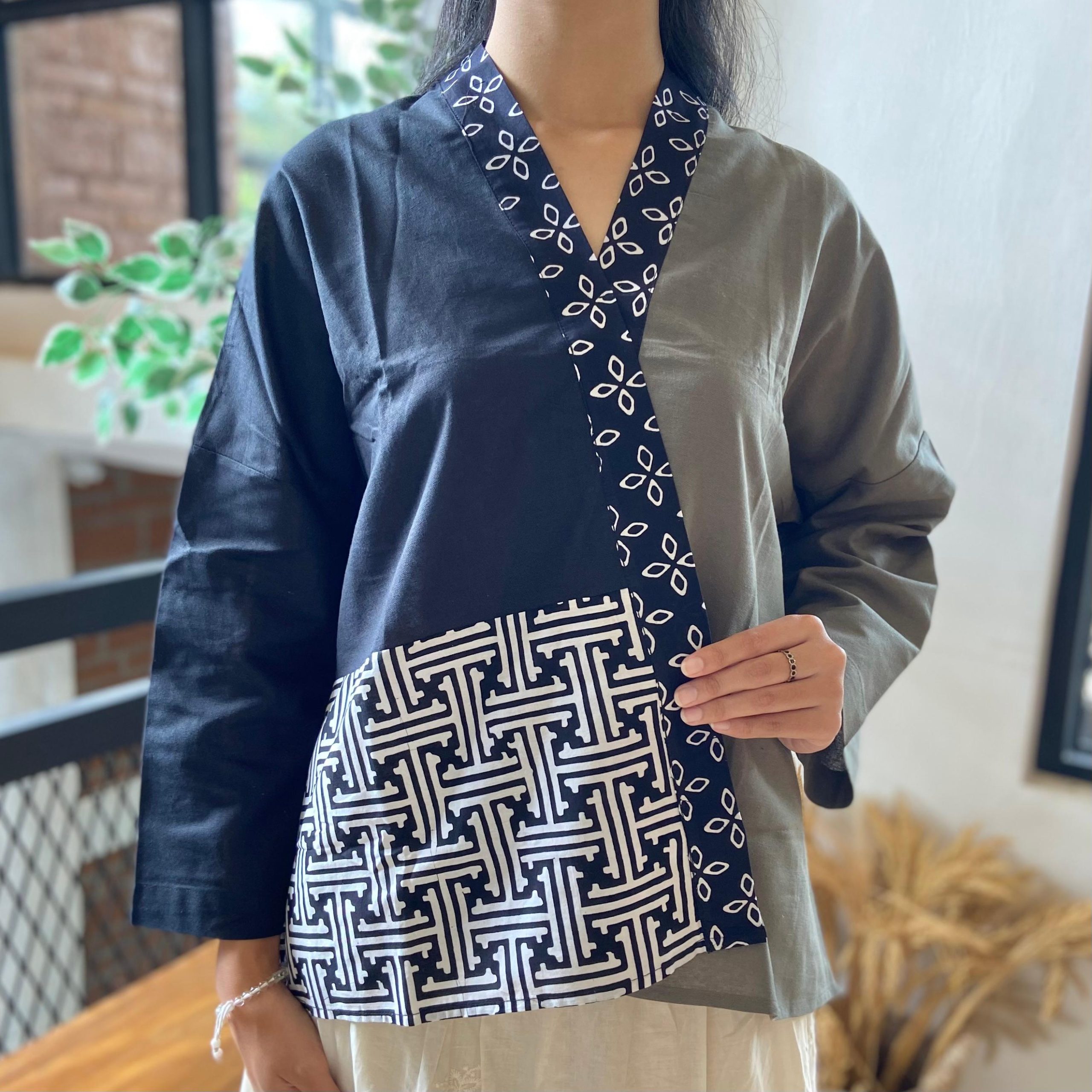 Batik Wanita - Wulan Batik Blouse Linen